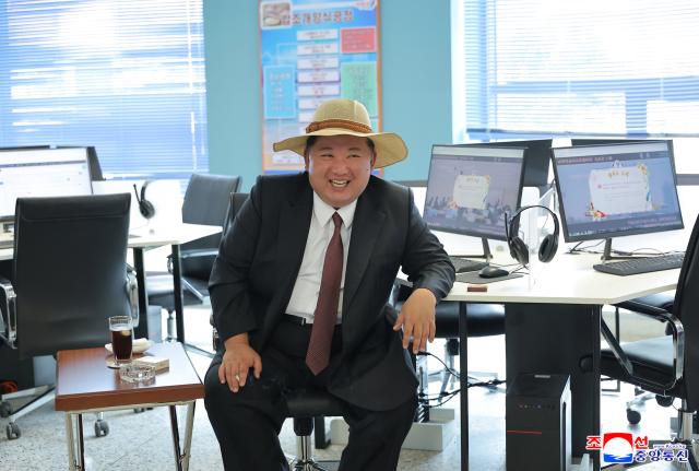 함경남도 낙원군에 세워진 대규모 바다 양식기지인 낙원군바다가양식사업소 준공식이 30일 김정은 북한 국무위원장이 참석한 가운데 열렸다고 조선중앙통신이 31일 보도했다.[사진=연합뉴스]