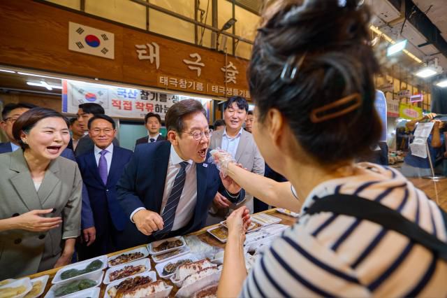 대통령실은 이재명 대통령이 5일 인천 용현시장을 방문했다고 전했다. [사진=대통령실 제공]