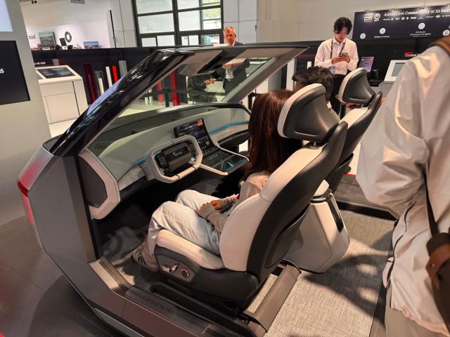 8일(현지시간) 독일 뮌헨에서 열린 IAA 모빌리티에 마련된 현대모비스 전시 제품. [사진=이성진 기자]