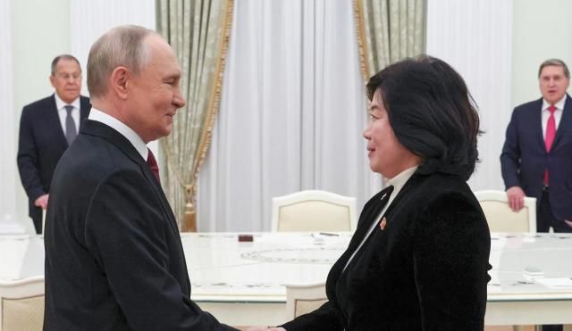 블라디미르 푸틴 러시아 대통령과 최선희 북한 외무상 [사진=AP/크렘린풀·연합뉴스]