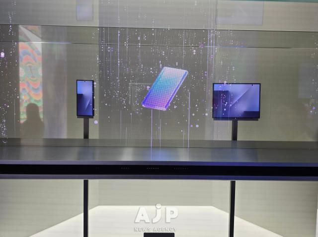 A prototype "tri-fold phone" from Samsung Electronics on display at the APEC CEO Summit venue in Gyeongju, Oct. 30, 2025. AJP Kim Dong-young