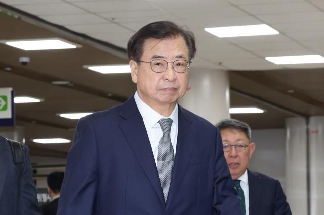 2020년 9월 서해에서 발생한 공무원 피격 사건을 은폐하려 한 혐의로 재판에 넘겨진 서훈 전 청와대 국가안보실장이 5일 서울중앙지법에서 열린 결심 공판에 출석하고 있다.[사진=연합뉴스]