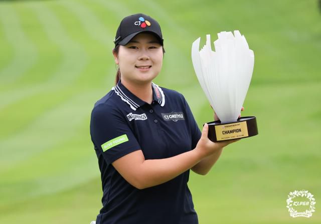 올해 한국여자프로골프(KLPGA) 투어 상금왕 홍정민이 시즌이 끝난 뒤 열린 이벤트 대회 위믹스 챔피언십(총상금 10억원)에서 우승하면서 상금 3억원의 주인공이 됐다. [사진=KLPGA]