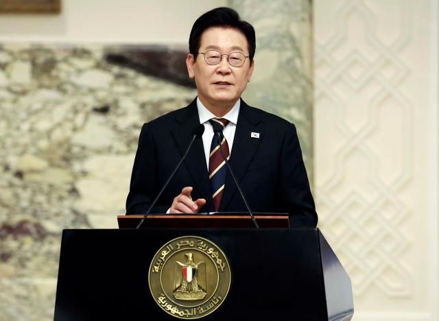 이재명 대통령이 20일(현지시간) 이집트 카이로 대통령궁에서 열린 한-이집트 공동언론발표에서 발언하고 있다. [사진=연합뉴스]