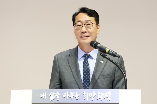 정명근 화성특례시장이 제22기 민주평통 화성시 협의회 출범식에서 축사를 하고 있다. [사진=화성시]