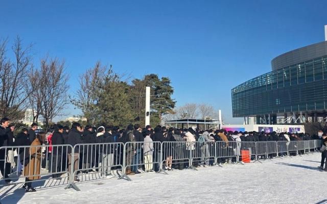 'AGF 2025' 입장을 기다리는 관람객들의 모습 [사진=한영훈 기자]