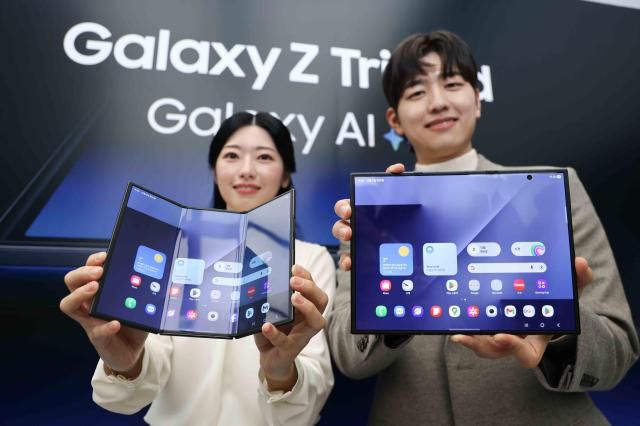Samsung showcases Galaxy Z Trifold on Dec. 2 in Seoul (Courtesy of Samsung Electronics)