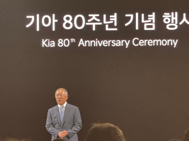 정의선 현대자동차그룹 회장이 5일 경기 용인시 기아 비전스퀘어에서 열린 기아 80주년 기념식에서 연설하고 있다. [사진=이성진 기자]