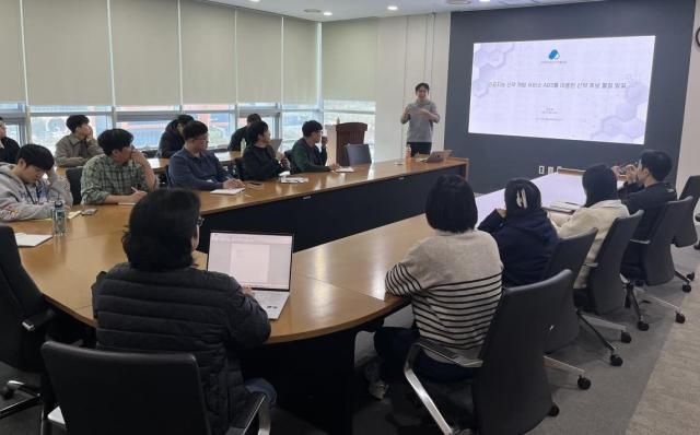 [K-MEDI hub 신약개발지원센터가 ㈜아론티어와 인공지능 신약 개발 서비스 ‘AD3’를 이용한 신약 후보 물질 발굴 워크숍을 개최했다. 사진=케이메디허브]