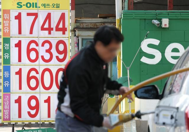 Gasoline prices are displayed at a gas station in Seoul on December 2. Yonhap.