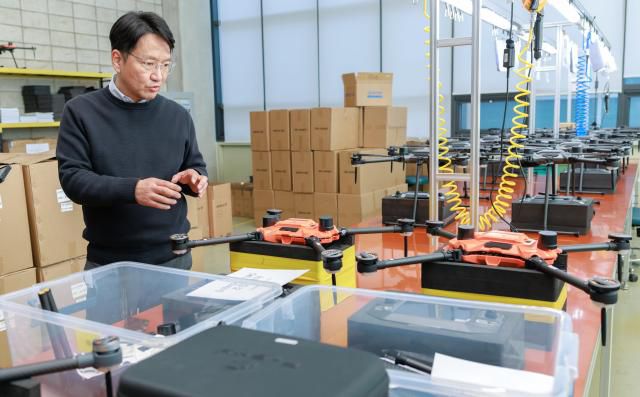 정승호 아르고스다인 대표가 경기 시흥 아르고스다인에서 자사 제품들을 소개하고 있다. [사진=유대길 기자 dbeorlf123@ajunews.com]