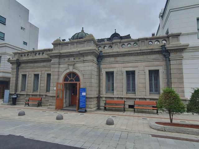 인천개항박물관. 개항 당시 인천의 유일한 금융기관이었던 옛 일본 제1은행 지점을 개조해 만들었다. [사진=우주성 기자]