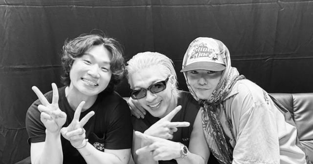 This photo captured from Taeyang's instagram show members brightly smiling at the backstage of Taeyang's concert. (Captured from Taeyang's social media)