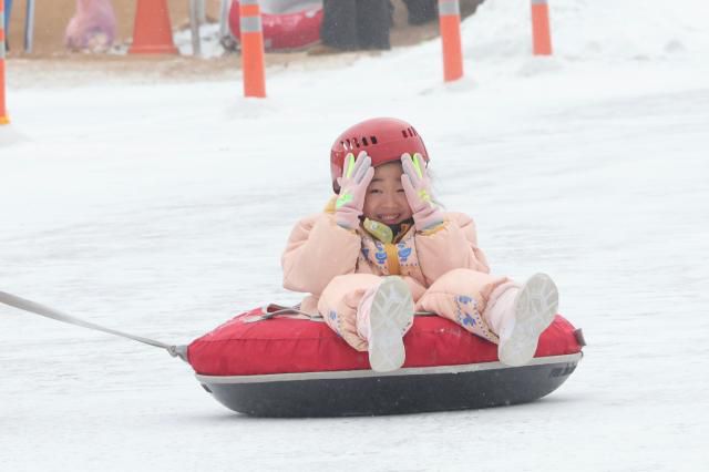 A child rides a snow tube at the Hwacheon Sancheoneo Ice Festival in Hwacheon, Gangwon Province. Jan. 12, 2026. AJP Han Jun-gu
