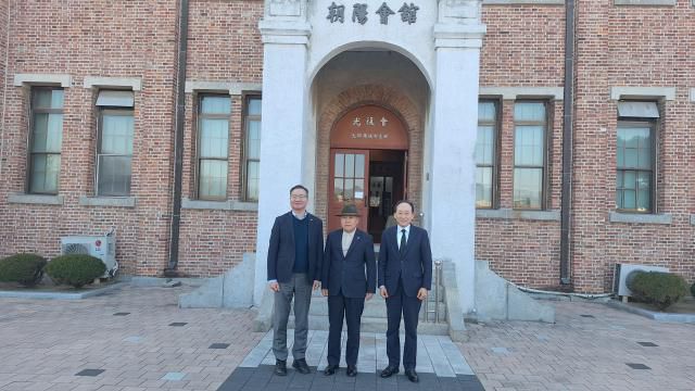 대구경북항일독립운동기념탑과 광복회에 6·3지방선거 대구시장 출마를 선언한 추경호 국민의힘 의원이 지난 16일 방문했다. [사진=이인수 기자]