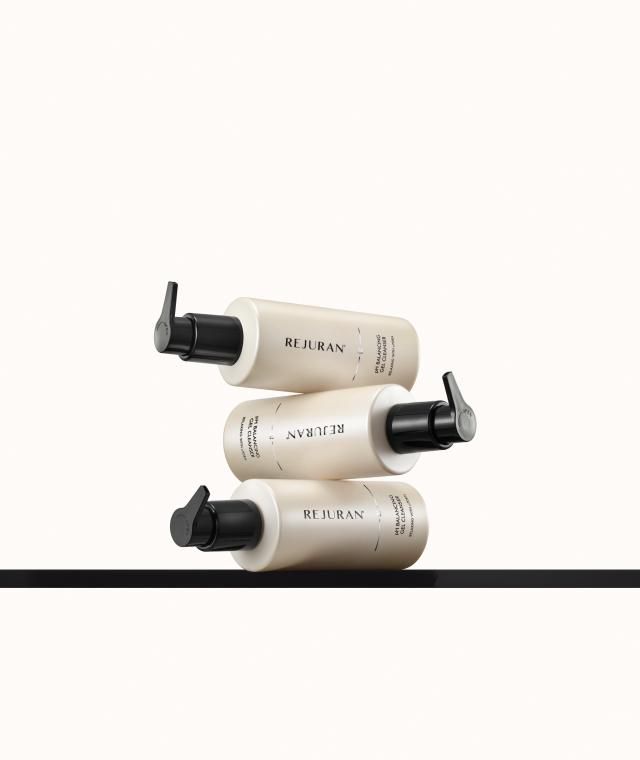 신제품 '리쥬란 피에이치 밸런싱 젤 클렌저' [사진=파마리서치]