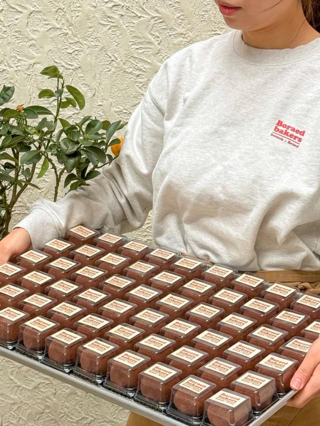 제주 서귀포의 호텔서귀피안은 호텔 내 '보래드베이커스'와 협업해 '두쫀쿠 객실 패키지'를 선보였다. [사진=호텔서귀피안]