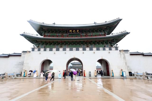 This photo shows Gwanghwamun, main gateway to Gyeongbokgung Palace. (Photo by Aju News)