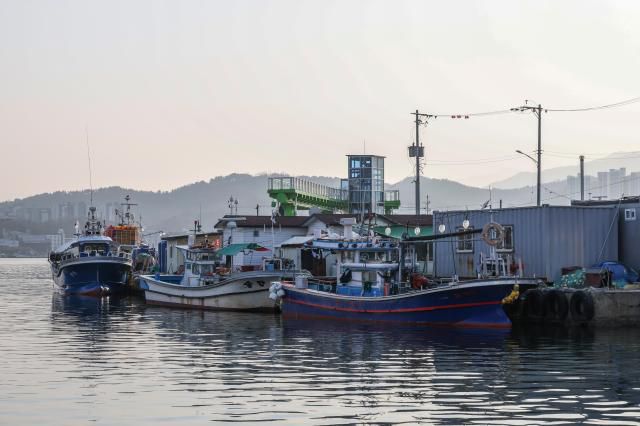 A view of the dock in Abai Village, Sokcho, Gangwon State, on Jan. 17. AJP Yoo Na-hyun