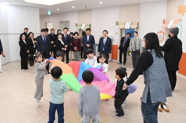 지난해 개소한 부천힐스테이트소사역 다함께돌봄센터에서 아이들이 놀이하고 있다. [사진=부천시]