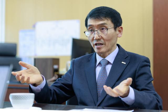 캡션에 주요 "멘트" 한 줄 부탁드립니다~ 김희수 대한건설정책연구원장 인터뷰[사진=유대길 기자 dbeorlf123@ajunews.com]