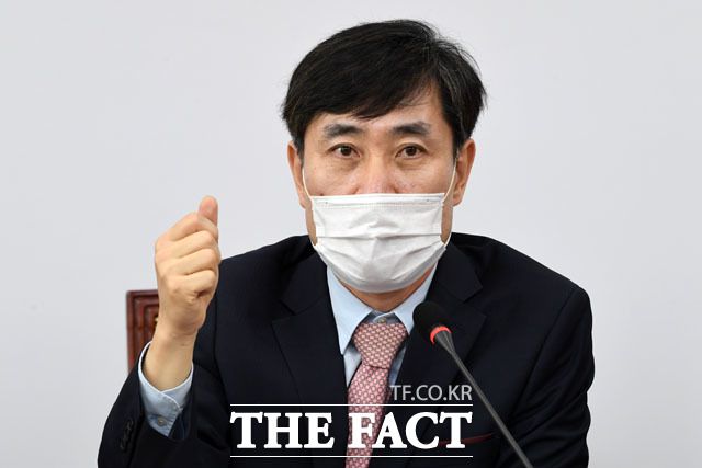 하태경 미래통합당 의원이 28일 오전 서울 여의도 국회에서 박지원 국가정보원장 후보자 인사청문회에 관련한 입장을 발표하고 있다. /남윤호 기자