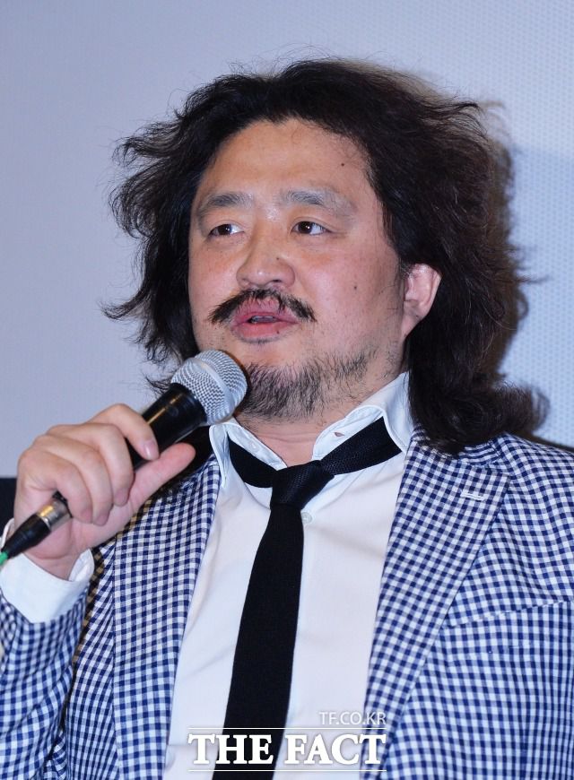 8월 더불어민주당 전당대회 당 대표에 출마하는 후보들이 또다시 방송인 김어준 씨가 진행하는 라디오 프로그램에 전화 인터뷰에 응했다. 그러나 김 씨의 인터뷰가 후보와의 친분에 따라 결을 달리해 눈길을 끈다. /이동률 기자