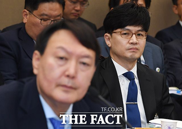 29일 서울중앙지검 형사1부는 법무연수원 용인분원에서 이른바 '검언유착 의혹'으로 강요미수 혐의를 받는 한동훈 연구위원(검사장)의 휴대전화 유심 압수수색을 시도했다./ 배정한 기자