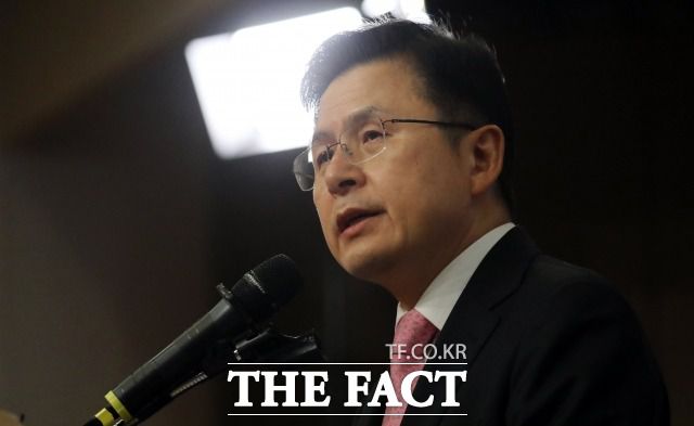 황교안 전 미래통합당 대표에게 흉기를 들고 접근한 혐의 등으로 재판에 넘겨진 남성에 대해 대법원이 징역형을 확정했다. 사진은 지난 4월 서울 여의도 국회 도서관에 마련된 21대 국회의원선거 개표상황실에서 총선결과 관련 입장 발표를 하고 있는 황 전 대표의 모습. /남윤호 기자