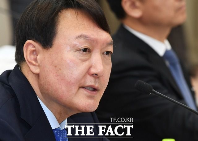 전문가는 "검찰 개혁의 핵심은 청와대로부터의 독립"이라고 강조했다. 지난해 10월 국회 법제사법위원회의 대검찰청 국정감사에서 윤석열 검찰총장이 의원들의 질의에 답변하는 모습. /배정한 기자