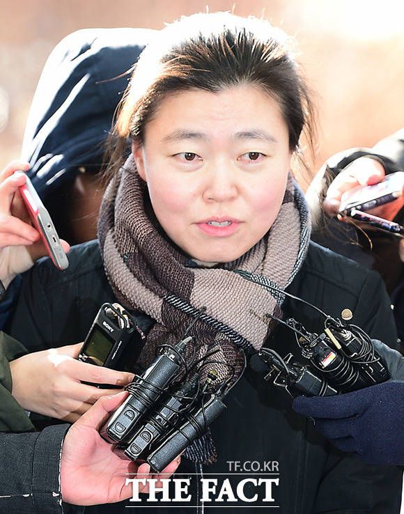 검찰 내부 고발자 역할을 해왔던 임은정 울산지검 부장검사가 '검언유착' 수사로 대립각을 세우고 있는 윤석열 검찰총장, 이성윤 서울중앙지검장을 언급하며 "망신스러운 나날"이라며 복잡한 심경을 드러냈다. /
