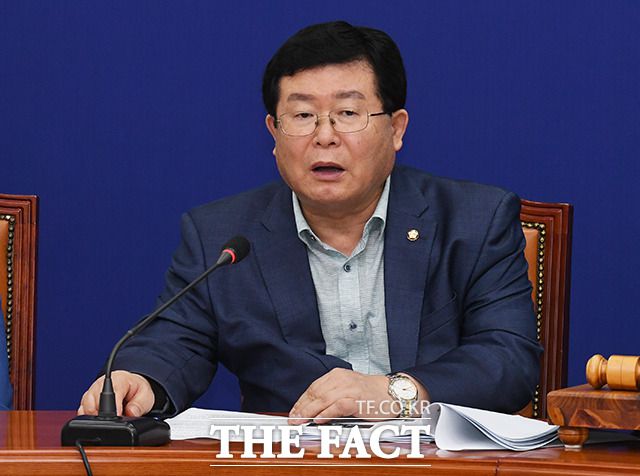 5일 설훈 민주당 최고위원이 윤석열 검찰총장의 사퇴를 공개적으로 요구했다. 지난달 31일 민주당 최고위원회의에서 발언하는 설훈 최고위원. /배정한 기자