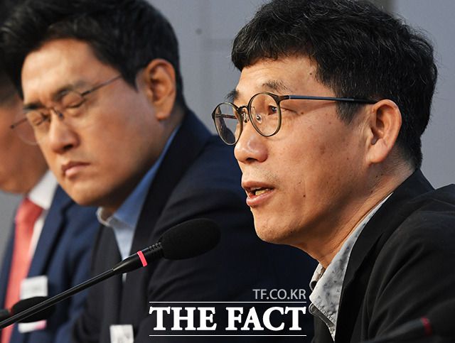 김두관 의원이 윤석열 검찰총장에 대한 해임을 촉구하자, 진중권 전 동양대 교수는 "파국적인 상황이 보고 싶냐"며 비판했다. /배정한 기자다.