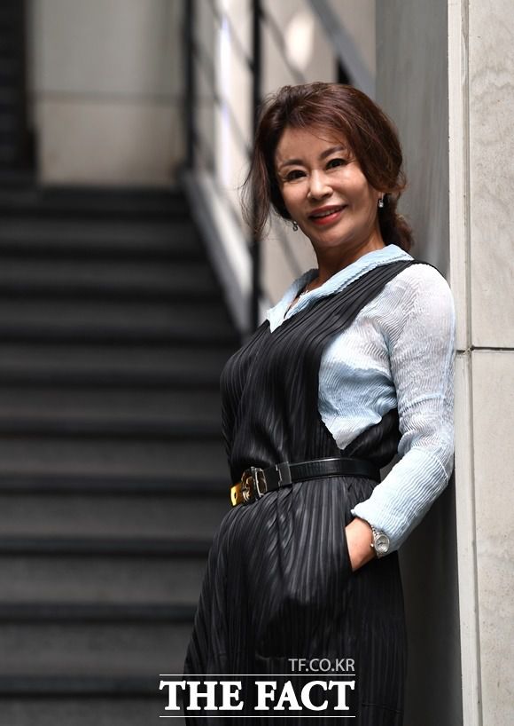 진미령은 우연찮게 가수로 데뷔해 최절정의 인기를 누렸다. 하지만 그는 원래 꿈을 펼치기 위해 돌연 유학길에 오른다. 이후 가수 활동 대신 미국에서 10여년간 커리어우먼으로 살았다. /임세준 기자