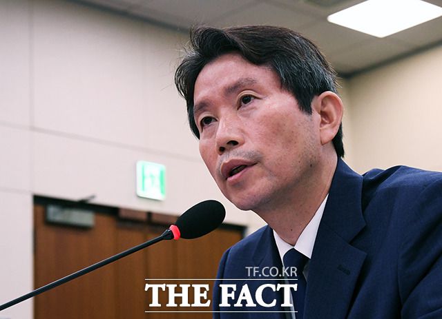최근 취임한 이인영 통일부 장관의 광폭 행보가 주목받고 있다. 국회 인사청문회 당시 이 장관. /배정한 기자