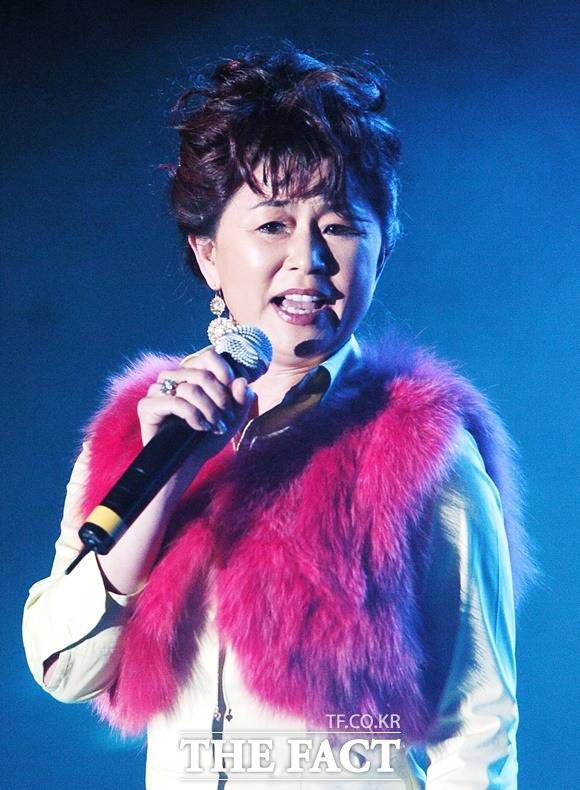 "음악적 열의는 더 깊어진 느낌이에요." 진미령은 '미운 사랑' 이후 선보인 '한 잔의 눈물' '당신을 사랑해' 등으로 꾸준히 좋은 반응을 얻고 있다. 사진 위는 '전국노래자랑' MC 송해. /더팩트 DB