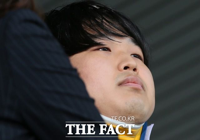 최 씨는 지난해 1월부터 6월까지 서울 송파구의 한 주민자치센터에서 근무하던 중 직원들의 인증서를 이용, 204명의 주소 등 개인정보를 불법으로 조회하고, 그중 사기·협박 피해자 등 17명의 개인정보를 조주빈에게 건넨 혐의를 받고 있다. /이동률 기자