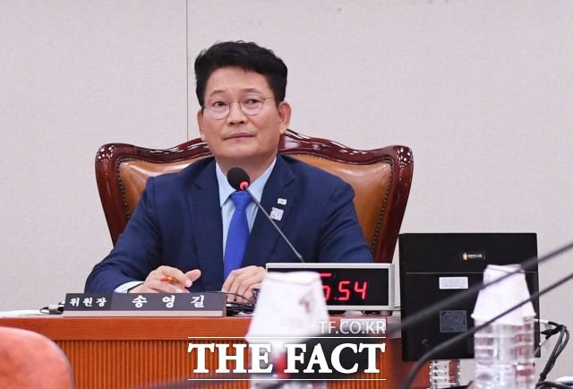 송영길 외교통일위원회 위원장이 20일 "유엔군사령부는 족보가 없다"고 발언해 또다시 도마 위에 올랐다. 6월 29일 국회 외교통일위원회 전체회의에 참석해 회의를 주재하는 송 위원장. /배정한 기자