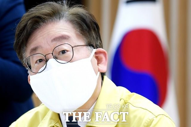 이재명 경기지사는 재난지원금 100% 지급을 주장하면서 "50% 지급은 상위소득자 차별"이라고 반박했다. /이선화 기자