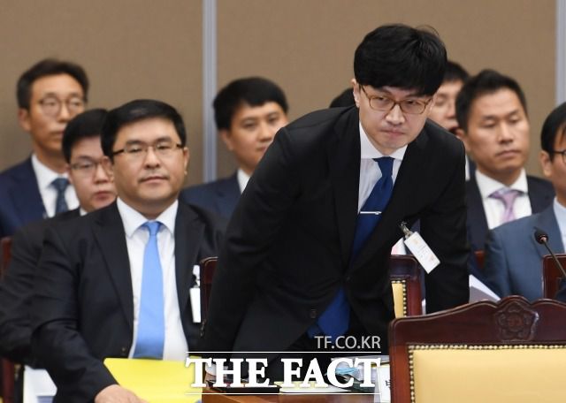 26일 '검언유착 의혹' 사건 첫 재판에서 검찰은 한동훈 검사장을 '한모 씨'로 칭했다. 사진은 지난달 10월 대검찰청 국정감사에 출석한 한 검사장의 모습. /배정한 기자