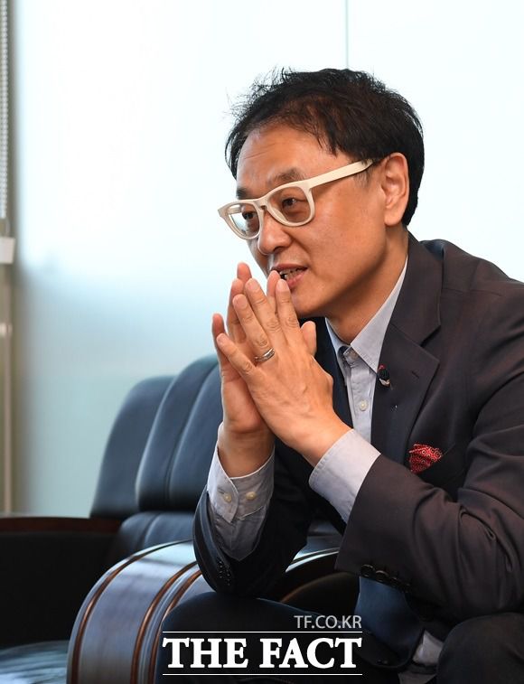 권영찬은 "지난 23일 밤 9시에 처음 신고를 했고, 오늘은 오전 10시52분께 두 번째 신고를 했다"면서 "다음 주에 정식으로 서울 중앙지검에 고발장을 접수하기 위해 관련 서류를 준비 중"이라고 밝혔다. 사진은 최근 더팩트와 인터뷰 당시 권영찬. /임세준 기자