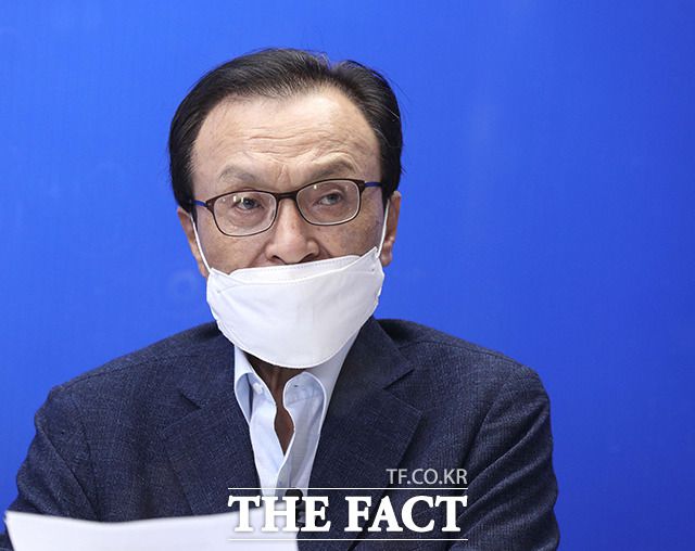 이해찬 더불어민주당 대표가 오는 29일 전당대회를 끝으로 임기를 마친다. 28일 더불어민주당사에서 퇴임 기자회견하고 있는 이 대표. /사진공동취재단