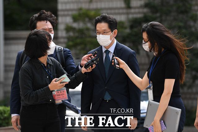 김경수 경남도지사가 3일 오후 서울 서초구 서울중앙지방법원에서 열린 공판에 출석하고 있다. /임세준 기자