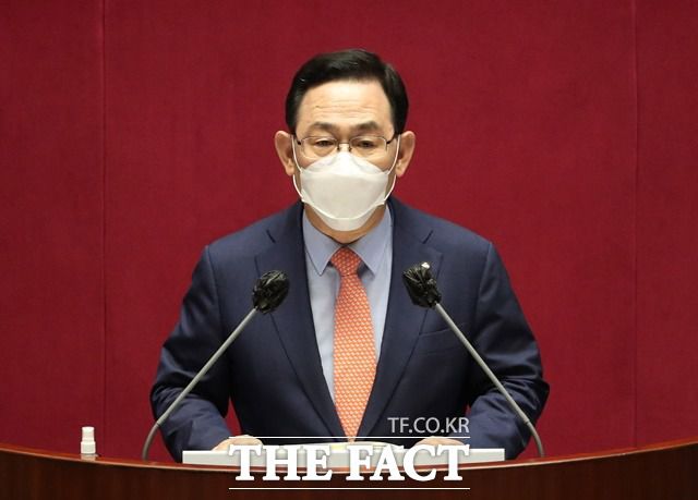 주호영 국민의힘 원내대표가 8일 오후 국회 본회의에서 교섭단체 대표연설을 하고 있다. /뉴시스