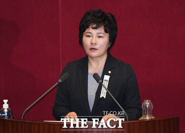 4·15 총선 당시 재산 11억 원을 허위로 신고했다는 의혹을 받는 조수진 국민의힘 의원이 9일 "여러 법조인들이 여당, 여당 2중대 의원들을 선거관리위원회에 신고했다고 제 보좌진들에게 알려왔다"라고 밝혔다. /배정한 기자