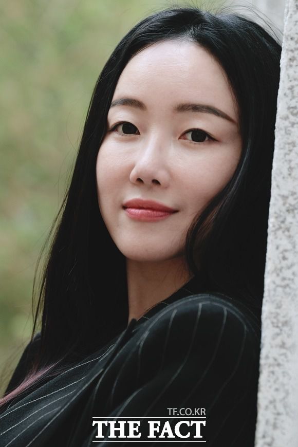 낸시랭은 12일 저녁 <더팩트>에 "악몽같았던 지난 시간들을 빨리 잊겠다"고 말했다. 그는 또 "재산분할은 청구한 적도 없고, 이혼과 위자료 청구 소송에서 100% 승소한 것"이라고 설명했다. /이선화 기자