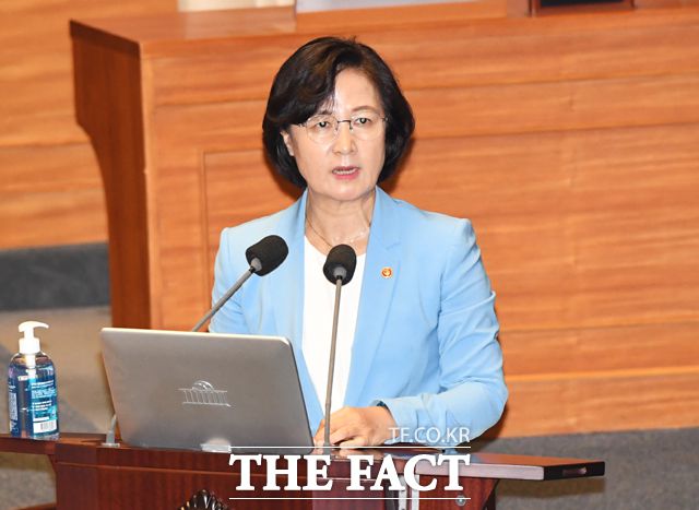 서울중앙지검은 사법정의바로세우기시민행동(사세행)이 신원식 국민의힘 의원과 군 특혜 의혹을 제보한 군관계자를 허위사실 적시에 의한 명예훼손 등의 혐의로 고발한 사건을 형사1부에 배당했다. /배정한 기자