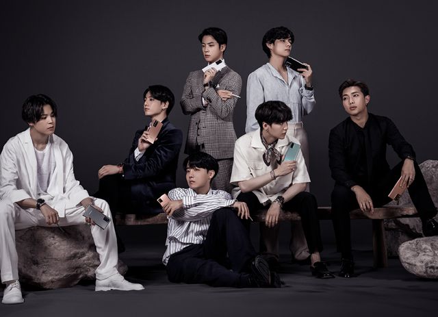 방탄소년단(BTS)이 '갤럭시노트20' 시리즈를 소개하고 있다. /삼성전자 제공