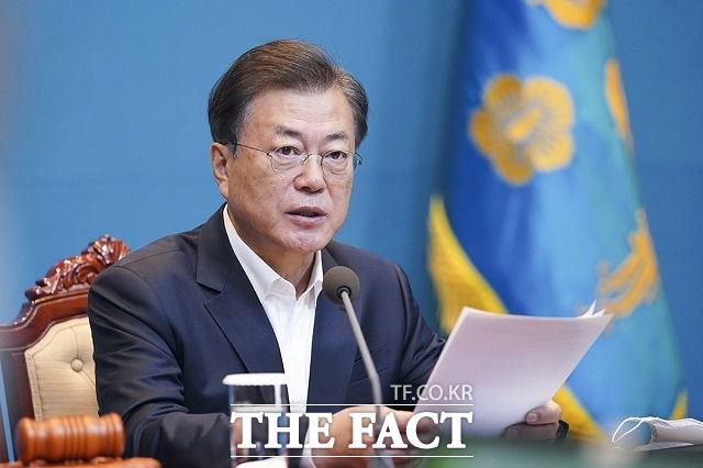 문재인 대통령이 22일 인천 미추홀구에서 발생한 이른바 '인천 라면 형제' 사건과 관련해 대책 마련을 지시했다. /청와대 제공