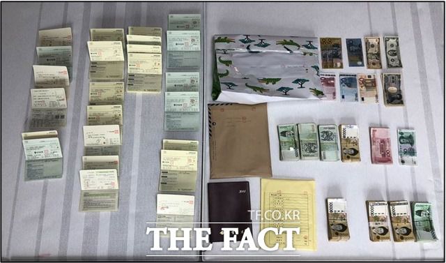 피의자 주거지서 압수한 물품들. /경기북부경찰청 제공